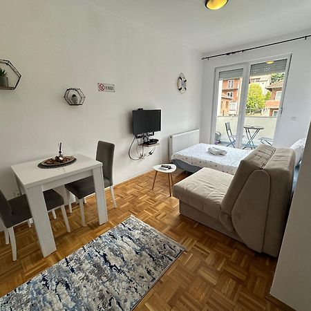 Apartment Guri Приштина Екстер'єр фото