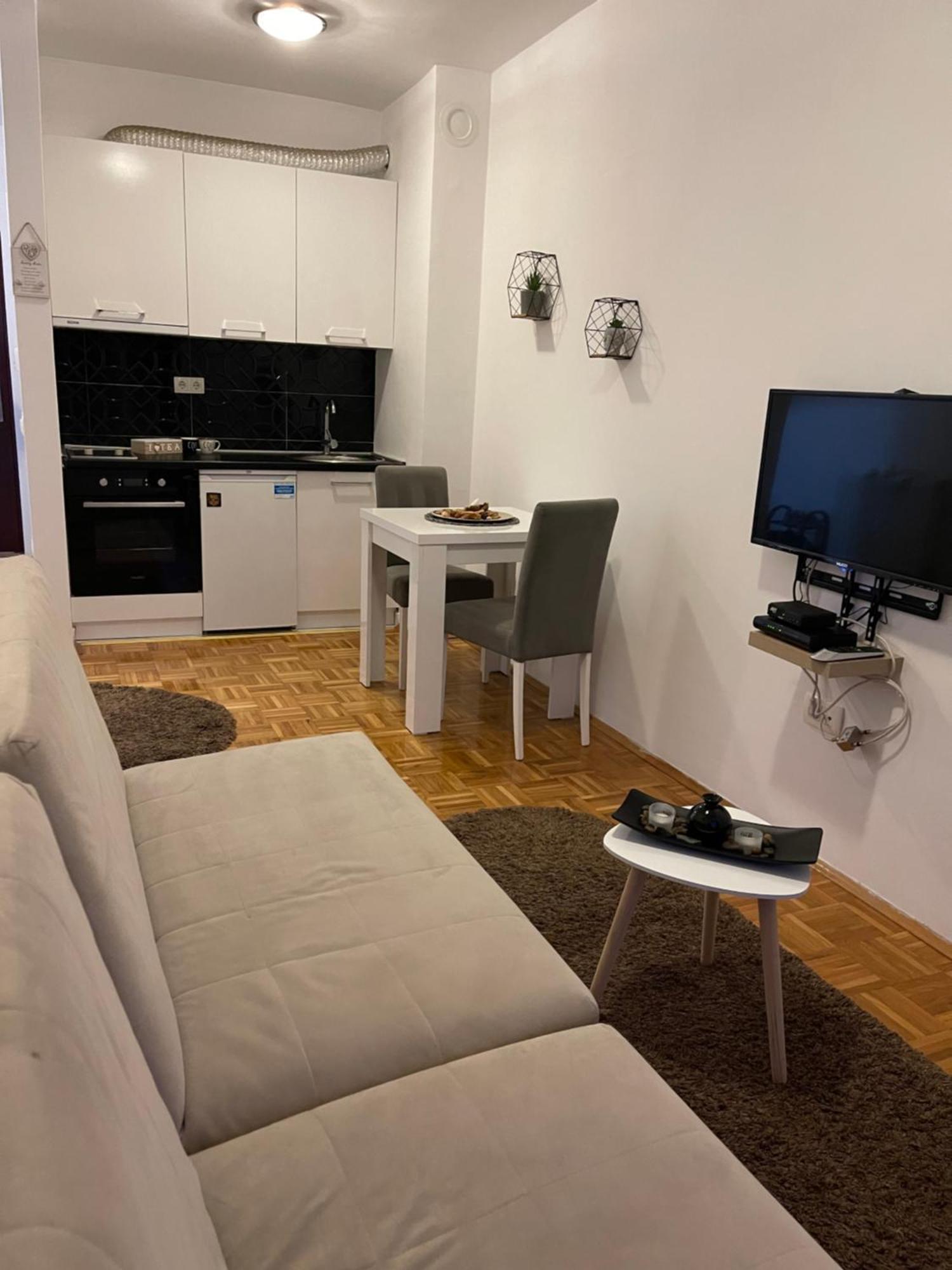 Apartment Guri Приштина Екстер'єр фото