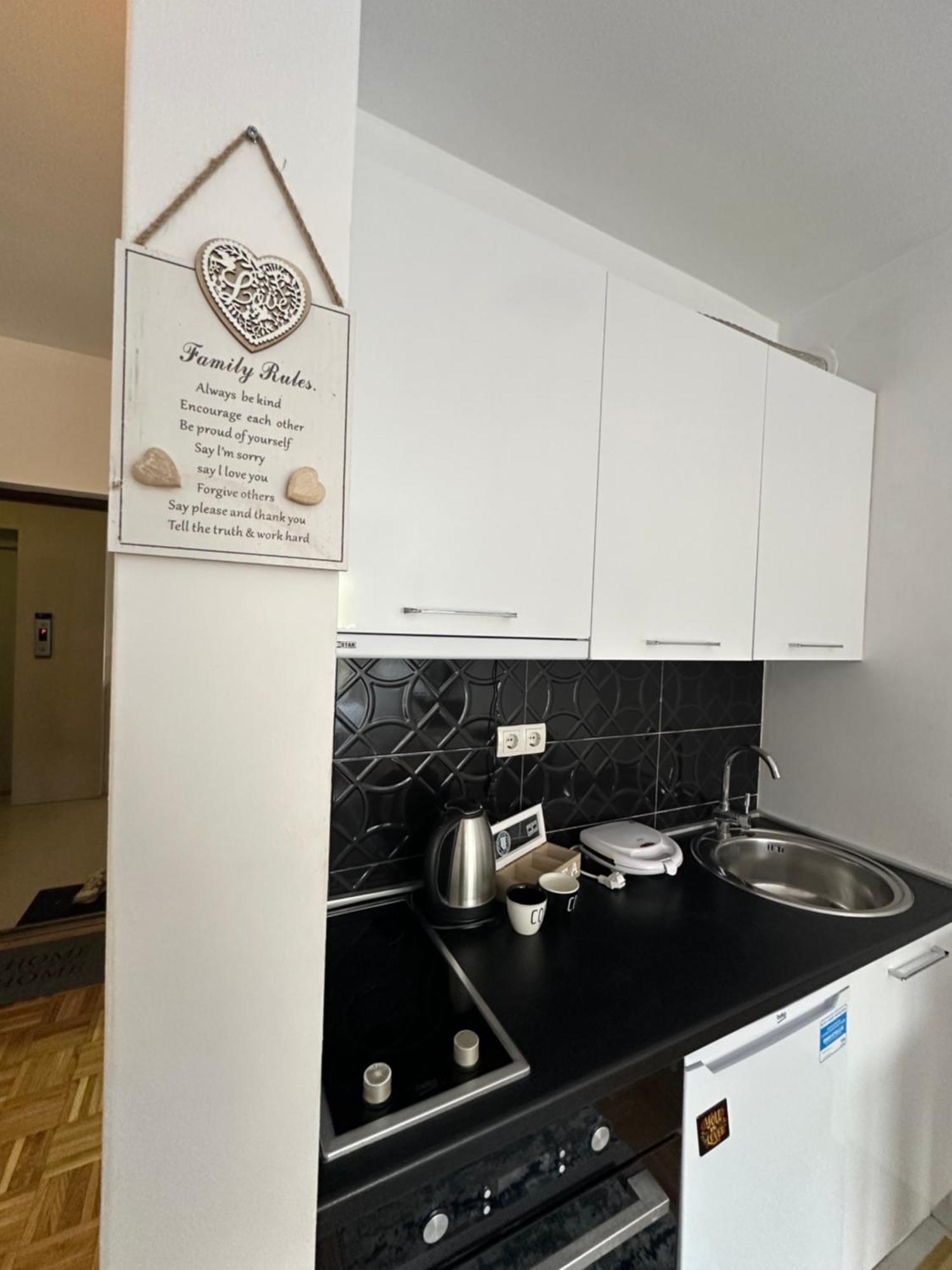 Apartment Guri Приштина Екстер'єр фото